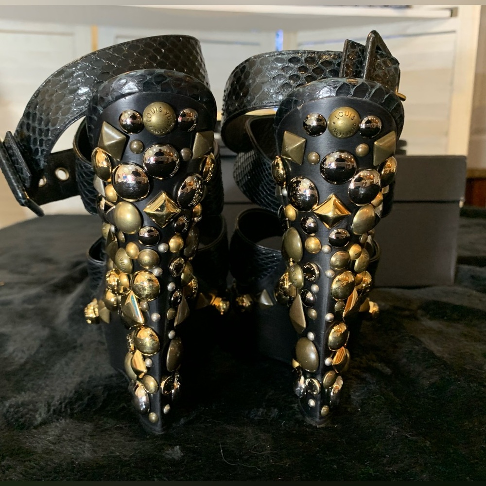GUC💝Louis Vuitton studded sandals. - Picture 7 of 17